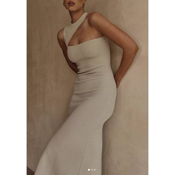 DISSH Dresses & Skirts - Dissh‎ Adalyn Midi Dress Tan Small Knit Capsule Warbrobe Fall Minimalist